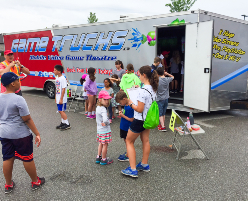 Kids visiting GameTrucks GT gaming trailer at a fair