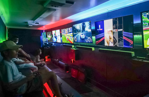 Video Game Party in Toronto Mobile gaming truck for birthday parties and events in Toronto GTA